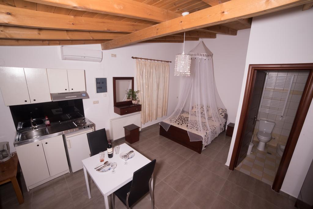 Bodikos Villas & Apartments Pitsidia Exterior photo