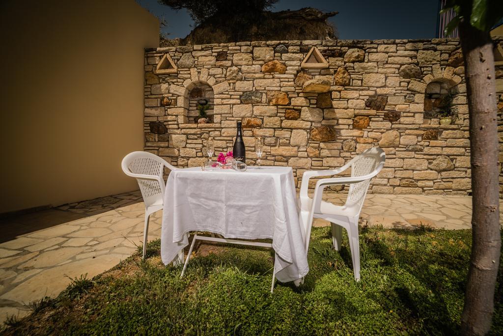 Bodikos Villas & Apartments Pitsidia Exterior photo