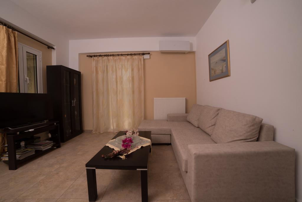 Bodikos Villas & Apartments Pitsidia Exterior photo